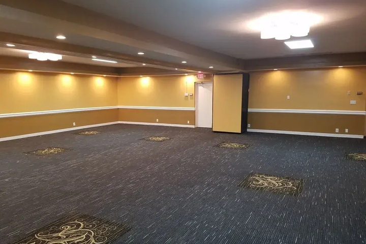 Room 11 of 18