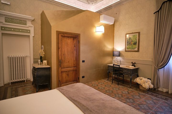 Room 4 of 35