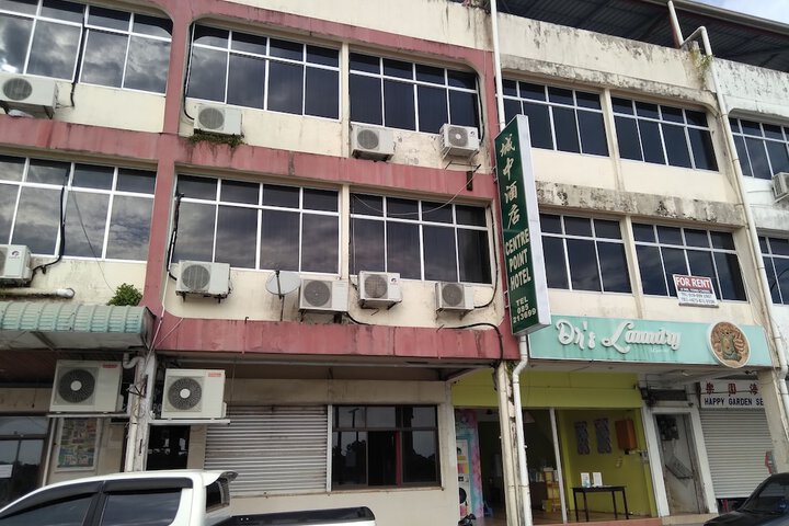 Photo of OYO 90376 Centre Point Hotel
