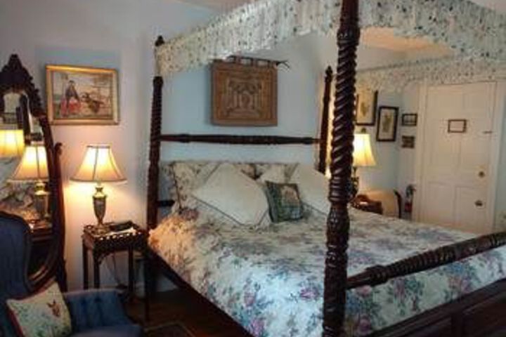 Room 7 of 33