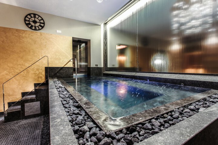 Pool 31 of 40