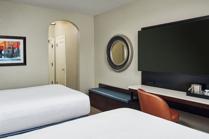 Room 32 of 173