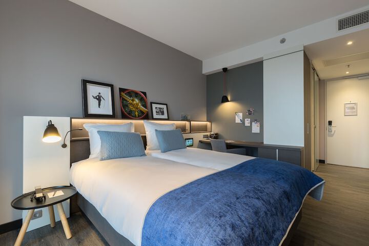 Room 10 of 47