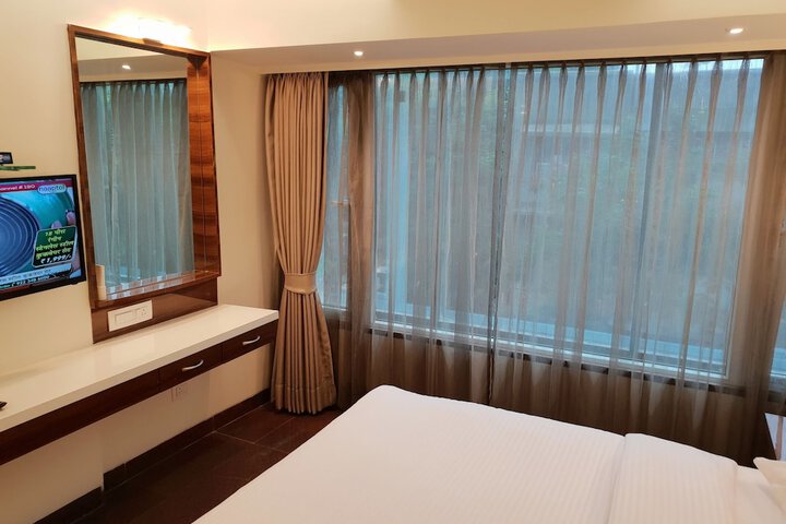 Room 32 of 97