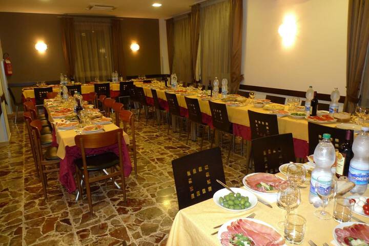 Dining 26 of 60