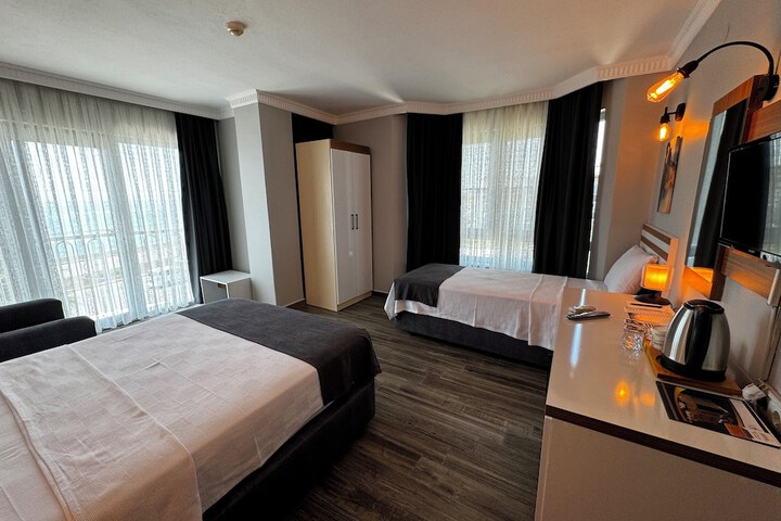 Room 13 of 85