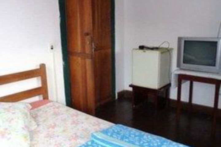 Room 13 of 19