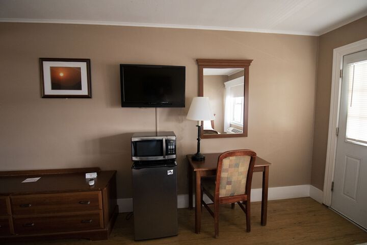 Room 27 of 168