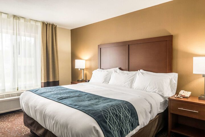 1 King Bed (4 of 15)