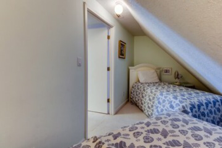 Room 37 of 39