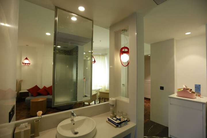 Room 16 of 54