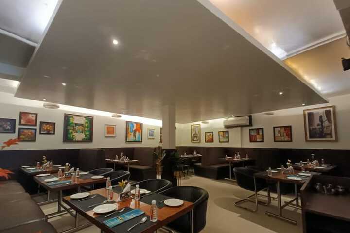 Dining 16 of 17