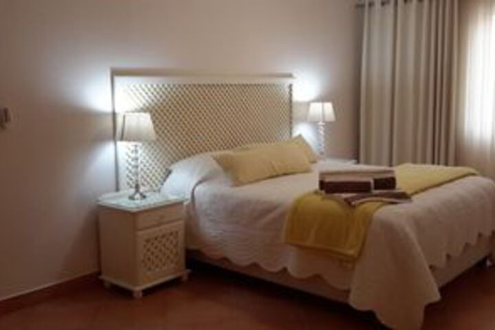 Room 4 of 16