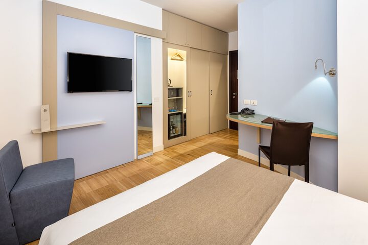 Room 3 of 53