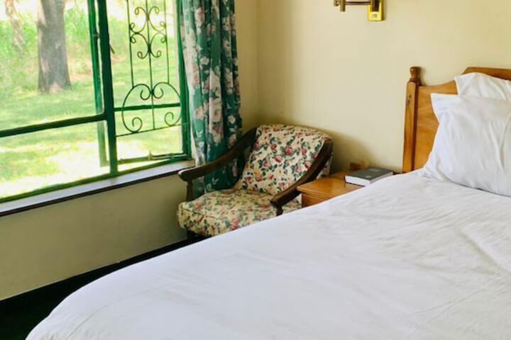 Room 4 of 10