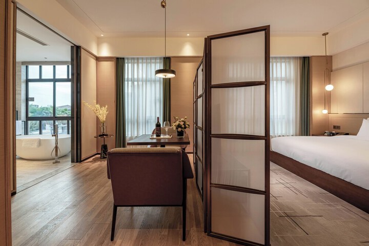 Room 10 of 86
