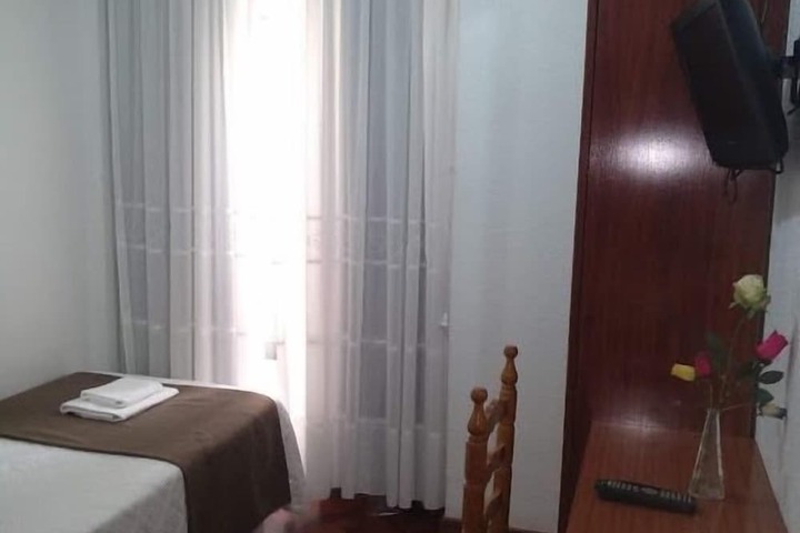 Room 3 of 32