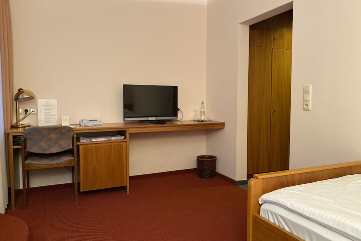 Room 7 of 24