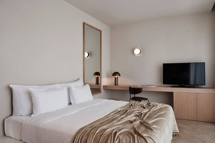 Room 37 of 215