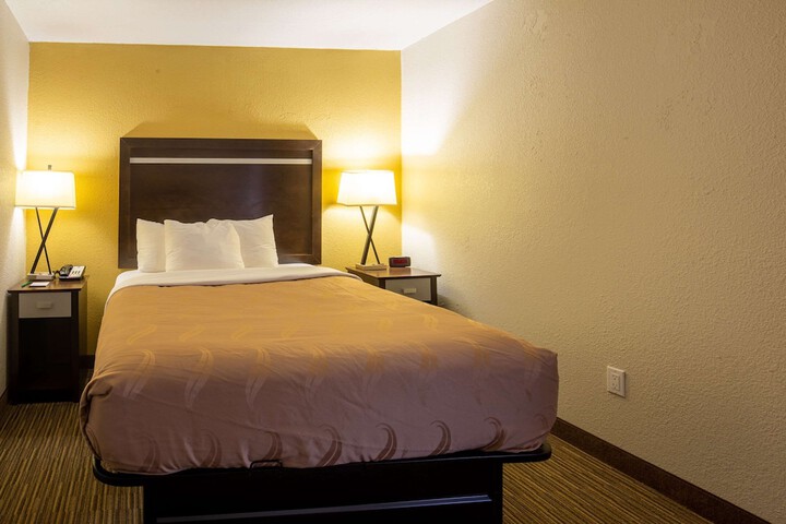 1 King Bed (3 of 19)
