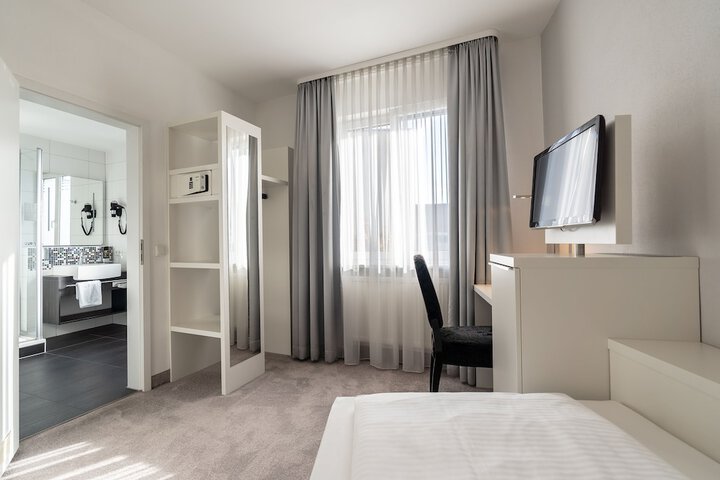 Room 8 of 52