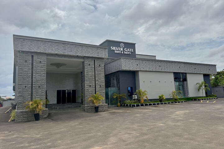 Silver Gate Hotel and Suites