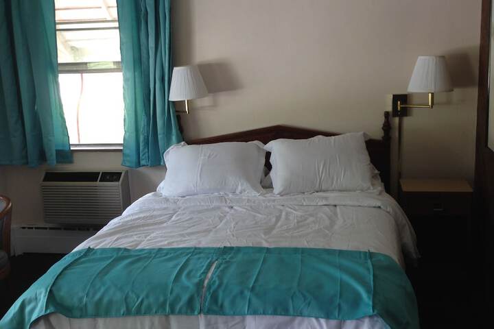 Room 2 of 81