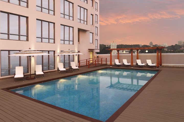 Pool Hotel