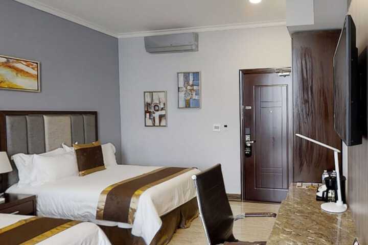 Room 19 of 33