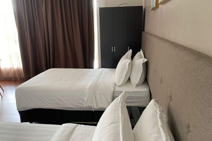 Room 12 of 80