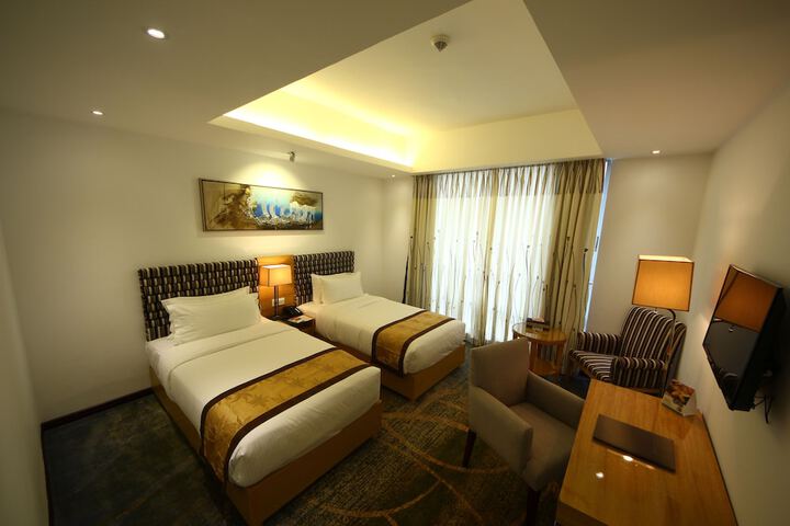 Room 36 of 100
