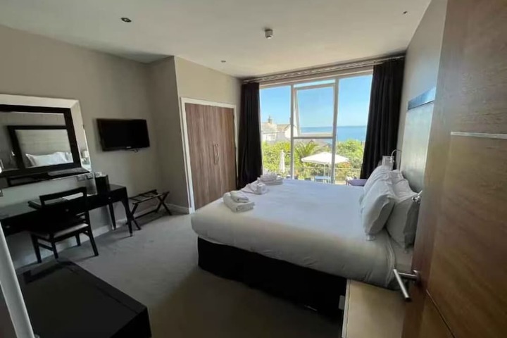 Room 6 of 38