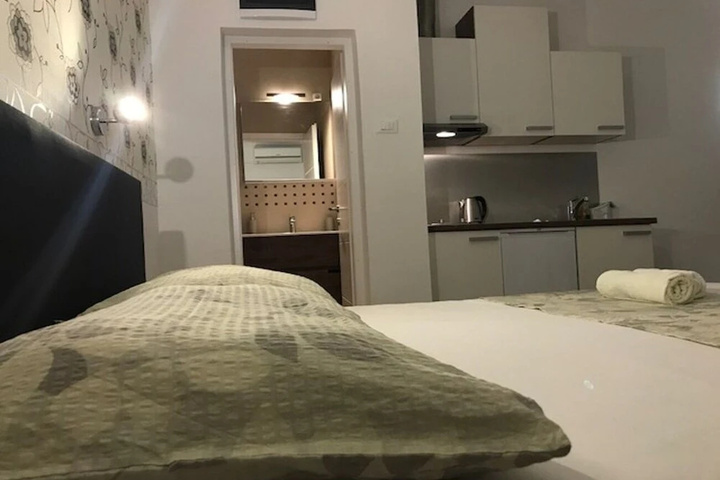 Room 3 of 10