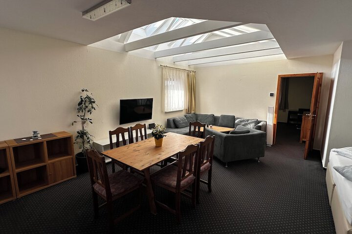 Room 30 of 81