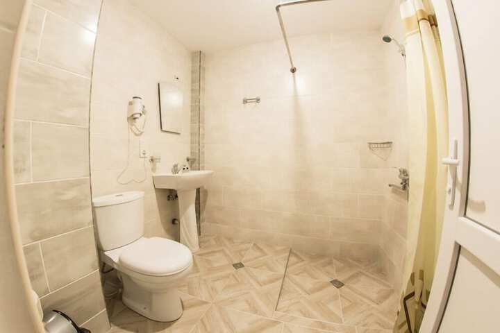 Room 9 of 26