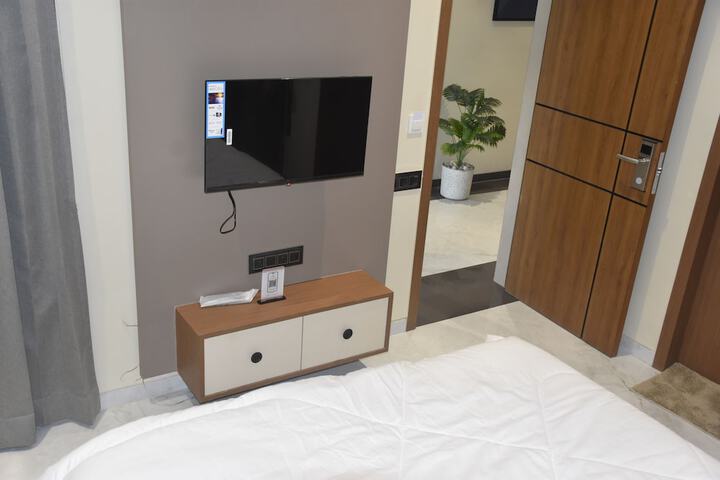 Room 9 of 13