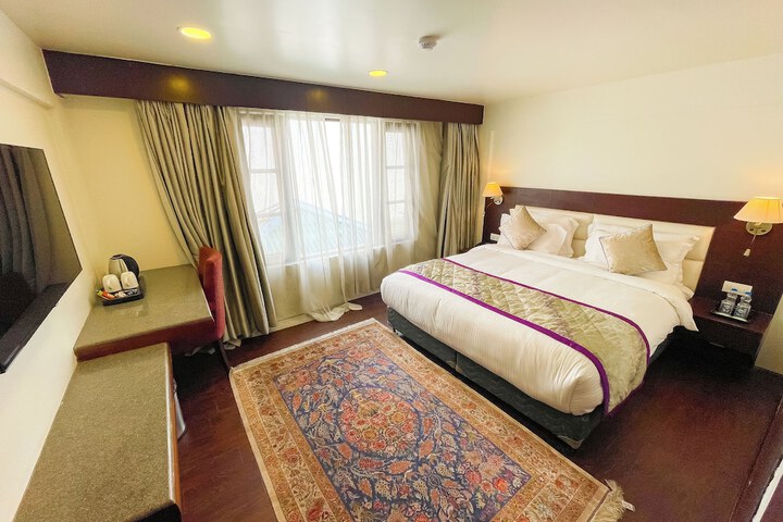 Room 9 of 48