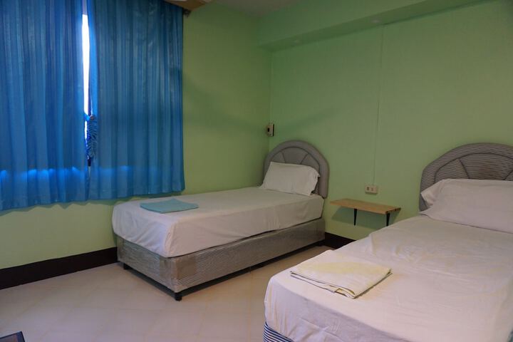 Room 16 of 49