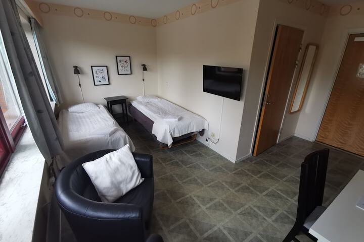 Room 13 of 33