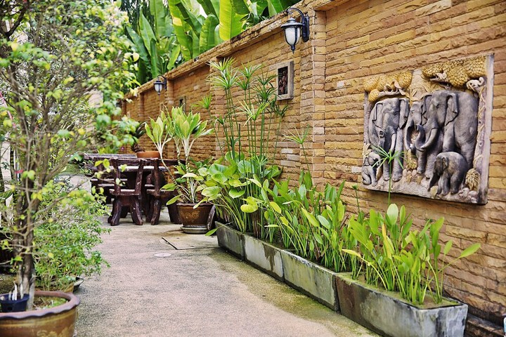 Hotel Exterior 65 of 72