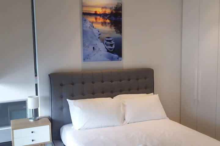 Room 4 of 9