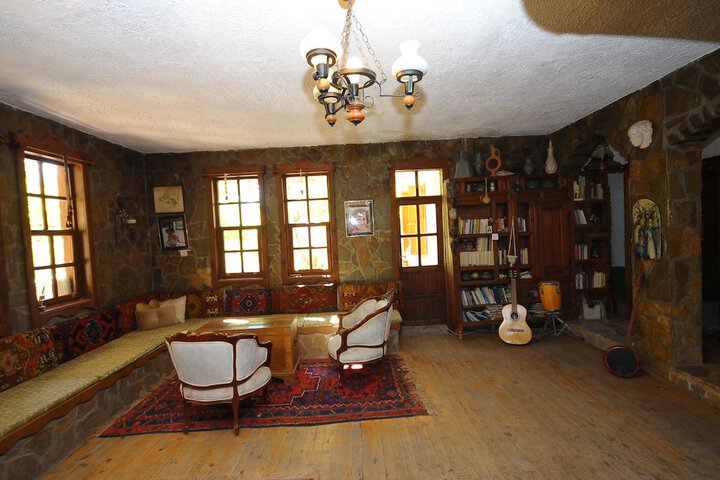 Room 26 of 127