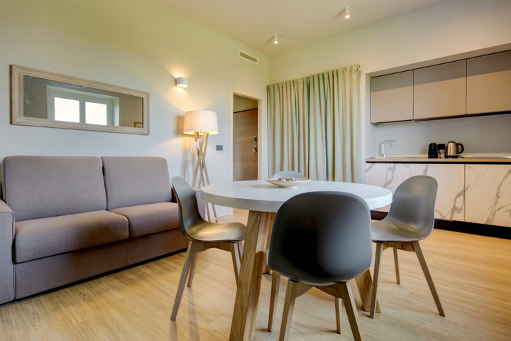 Room 4 of 13