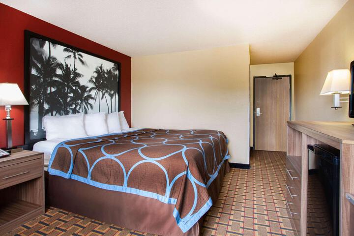 1 King Bed (1 of 6)