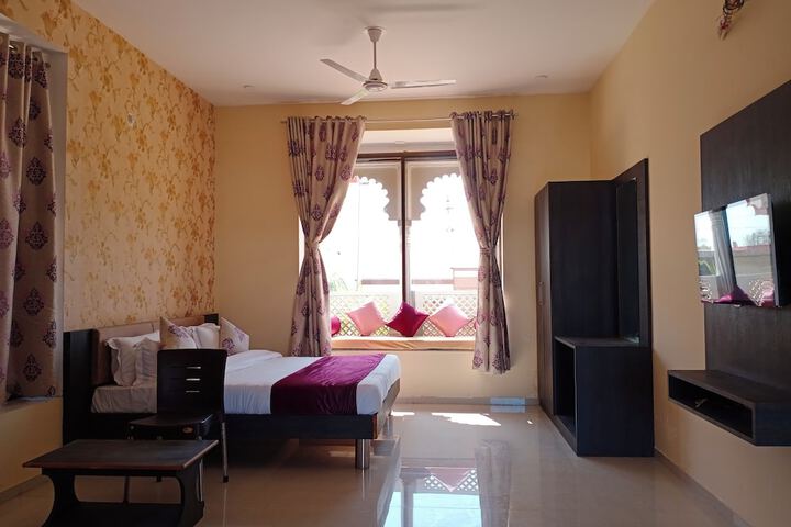 Room 7 of 77