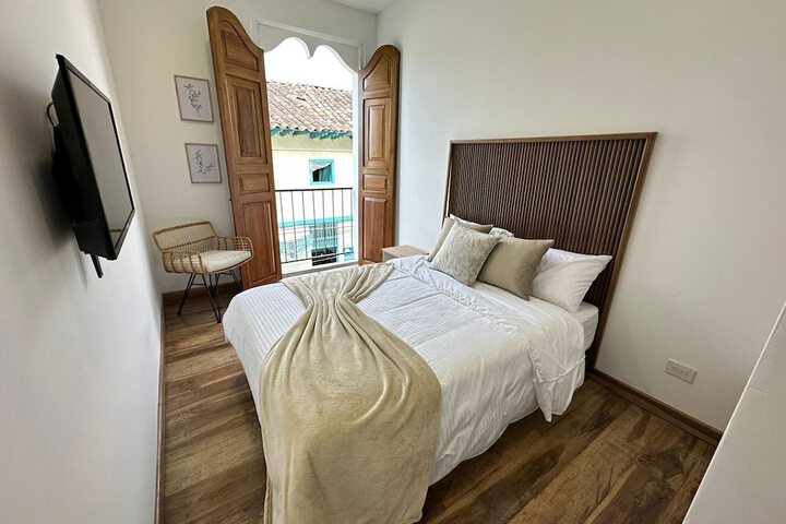 Room 8 of 19