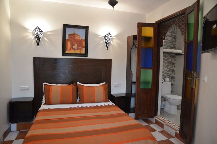 Room 13 of 37