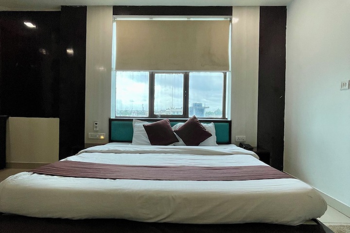 Room 32 of 53