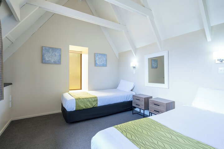 Room 35 of 72