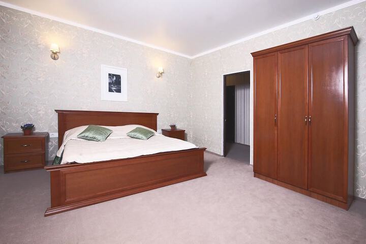 Room 10 of 38
